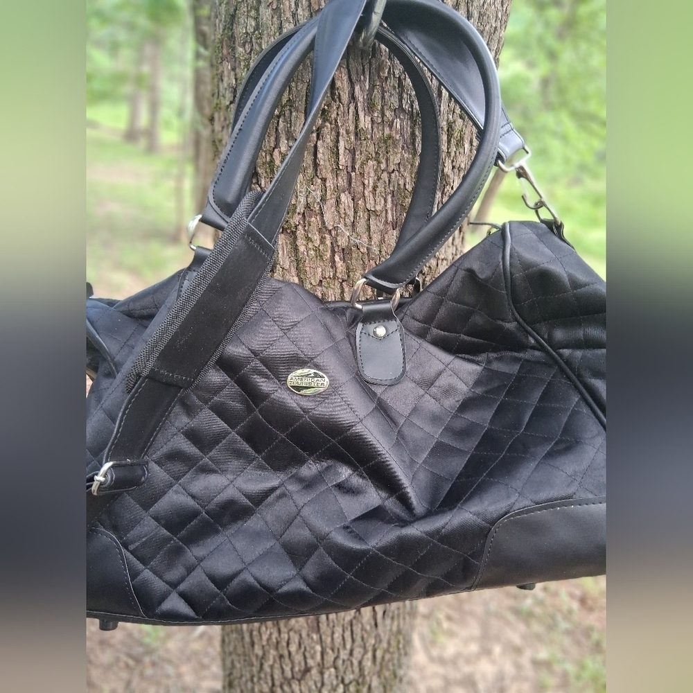 Elegant Black Quilted Handbag